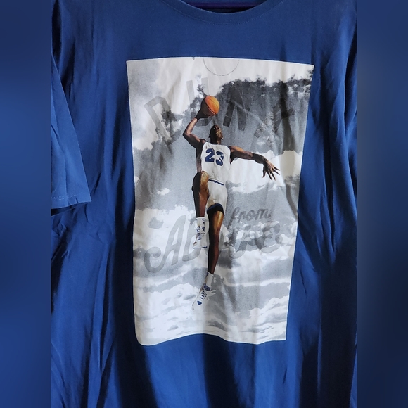 Michael Jordan Tshirt - Picture 2 of 2